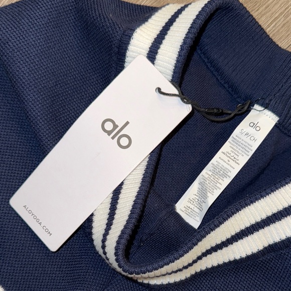 ALO Yoga Dark Blue Athletic Shorts - Picture 5 of 5